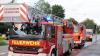 Personenrettung in einer Behinderteneinrichtung: Der Löschzug 3 der Memminger Feuerwehr hatte im Rahmen einer Einsatzübung die Bewohnerinnen und Bewohner eines massiv verrauchten Obergeschosses in Sicherheit zu bringen. Das Vorgehen war bei minimaler Sicht nur mit Atemschutz möglich.