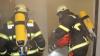 Personenrettung in einer Behinderteneinrichtung: Der Löschzug 3 der Memminger Feuerwehr hatte im Rahmen einer Einsatzübung die Bewohnerinnen und Bewohner eines massiv verrauchten Obergeschosses in Sicherheit zu bringen. Das Vorgehen war bei minimaler Sicht nur mit Atemschutz möglich.
