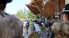 Über 1200 Zustellerinnen und Zusteller stehen „Wir Räuber – Schiller und der Bayerische Hiasl“ auf der Freilichtbühne Altusried. Die Fotos gibt's hier.