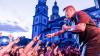 4000 Fans feiern beim Open Air auf dem Hildegardplatz: Wo sonst der Wochenmarkt stattfindet, rockte die irisch-amerikanische Folk-Punk-Band Dropkick Murphys die Kemptener Innenstadt.