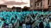 4000 Fans feiern beim Open Air auf dem Hildegardplatz: Wo sonst der Wochenmarkt stattfindet, rockte die irisch-amerikanische Folk-Punk-Band Dropkick Murphys die Kemptener Innenstadt.