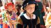Unter den begeisterten Blicken der Zuschauer ziehen die Kinder durch die Kaiser Max Straße auf das Rathaus zu. Sie spielen beim Tänzelfest-Umzug die Geschichte ihrer Stadt Kaufbeuren nach. Dem Umzug vorweg ging der Einzug von Kaiser Maximilian mit seinem Gefolge.