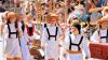 Unter den begeisterten Blicken der Zuschauer ziehen die Kinder durch die Kaiser Max Straße auf das Rathaus zu. Sie spielen beim Tänzelfest-Umzug die Geschichte ihrer Stadt Kaufbeuren nach. Dem Umzug vorweg ging der Einzug von Kaiser Maximilian mit seinem Gefolge.