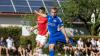 700 Zuschauer sehen im Westallgäuer Derby in der Fußball-Landesliga eine faustdicke Überrraschung: Aufsteiger TSV Heimenkirch (in Blau) gewinnt mit 2:0 beim FV Rot-Weiß Weiler.