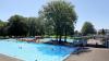 Das Freibad in Memmingen wird nach diesem Sommer abgerissen und macht Platz für den Bau eines Kombibads. Aus Sicht vieler ist es allerhöchste Zeit für ein moderneres Bad, andere verbinden mit dem Bad in seiner jetzigen Form viele Erinnerungen und verspüren ein bisschen Wehmut.