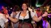 Bei der Allgäuer Festwoche 2022 im Herzen der Stadt Kempten ist auch am sechsten Abend in Folge ausgelassene Stimmung.