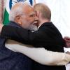 Die Umarmung mit Modi liefert Putin eins der nötigen Bilder, um zu demonstrieren, dass er international trotz Krieg nicht isoliert ist.