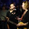 Gil Ofarim spielte vor kleinem Publikum im Kaminwerk in Memmingen. Im Vorprogramm trat Solokünstler Jack McBannon auf.