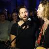 Gil Ofarim spielte vor kleinem Publikum im Kaminwerk in Memmingen. Im Vorprogramm trat Solokünstler Jack McBannon auf.