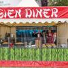 Gaumenfreuden gegen das durchwachsene Wetter: Bei der Schlemmermeile in Bad Grönenbach stand am Samstag der Genuss im Vordergrund. Bilder in der Galerie.