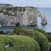 Felsentor und Felsnadel im Ärmelkanal bei Étretat hat Monet verewigt