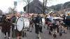 Eine gelungene Premiere gab es beim ersten Dämmersprung der Narrenzunft Burg Hohenegg in Grünenbach. 800 Hästräger waren dabei - und auch hunderte Zuschauer.