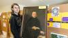 Ein alter Tresor lieferte viele unverhoffte Schätze, die nun Teil der Ausstellung sind. Darunter eine alte Schuluniform, Rechenaufgabe aus der NS-Zeit und Schülerkarteien.