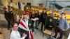 Ein alter Tresor lieferte viele unverhoffte Schätze, die nun Teil der Ausstellung sind. Darunter eine alte Schuluniform, Rechenaufgabe aus der NS-Zeit und Schülerkarteien.