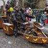 Bei Schneegestöber zogen die Narren durch Aichstetten. Rund 70 Gruppen waren beim Jubiläumssprung mit von der Partie. Die Bilder in unserer Galerie.