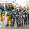 Bei Schneegestöber zogen die Narren durch Aichstetten. Rund 70 Gruppen waren beim Jubiläumssprung mit von der Partie. Die Bilder in unserer Galerie.