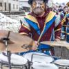 Bei Schneegestöber zogen die Narren durch Aichstetten. Rund 70 Gruppen waren beim Jubiläumssprung mit von der Partie. Die Bilder in unserer Galerie.