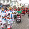 Bei Schneegestöber zogen die Narren durch Aichstetten. Rund 70 Gruppen waren beim Jubiläumssprung mit von der Partie. Die Bilder in unserer Galerie.