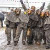 Bei Schneegestöber zogen die Narren durch Aichstetten. Rund 70 Gruppen waren beim Jubiläumssprung mit von der Partie. Die Bilder in unserer Galerie.