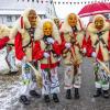 Bei Schneegestöber zogen die Narren durch Aichstetten. Rund 70 Gruppen waren beim Jubiläumssprung mit von der Partie. Die Bilder in unserer Galerie.