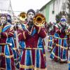 Bei Schneegestöber zogen die Narren durch Aichstetten. Rund 70 Gruppen waren beim Jubiläumssprung mit von der Partie. Die Bilder in unserer Galerie.