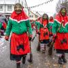 Bei Schneegestöber zogen die Narren durch Aichstetten. Rund 70 Gruppen waren beim Jubiläumssprung mit von der Partie. Die Bilder in unserer Galerie.