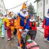 Bei Schneegestöber zogen die Narren durch Aichstetten. Rund 70 Gruppen waren beim Jubiläumssprung mit von der Partie. Die Bilder in unserer Galerie.