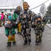 Bei Schneegestöber zogen die Narren durch Aichstetten. Rund 70 Gruppen waren beim Jubiläumssprung mit von der Partie. Die Bilder in unserer Galerie.