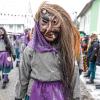 Bei Schneegestöber zogen die Narren durch Aichstetten. Rund 70 Gruppen waren beim Jubiläumssprung mit von der Partie. Die Bilder in unserer Galerie.