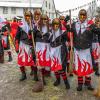 Bei Schneegestöber zogen die Narren durch Aichstetten. Rund 70 Gruppen waren beim Jubiläumssprung mit von der Partie. Die Bilder in unserer Galerie.