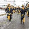 Bei Schneegestöber zogen die Narren durch Aichstetten. Rund 70 Gruppen waren beim Jubiläumssprung mit von der Partie. Die Bilder in unserer Galerie.