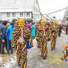 Bei Schneegestöber zogen die Narren durch Aichstetten. Rund 70 Gruppen waren beim Jubiläumssprung mit von der Partie. Die Bilder in unserer Galerie.