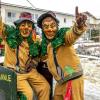 Bei Schneegestöber zogen die Narren durch Aichstetten. Rund 70 Gruppen waren beim Jubiläumssprung mit von der Partie. Die Bilder in unserer Galerie.