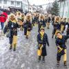 Bei Schneegestöber zogen die Narren durch Aichstetten. Rund 70 Gruppen waren beim Jubiläumssprung mit von der Partie. Die Bilder in unserer Galerie.