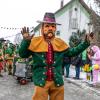 Bei Schneegestöber zogen die Narren durch Aichstetten. Rund 70 Gruppen waren beim Jubiläumssprung mit von der Partie. Die Bilder in unserer Galerie.