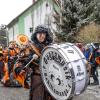 Bei Schneegestöber zogen die Narren durch Aichstetten. Rund 70 Gruppen waren beim Jubiläumssprung mit von der Partie. Die Bilder in unserer Galerie.