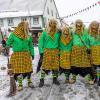 Bei Schneegestöber zogen die Narren durch Aichstetten. Rund 70 Gruppen waren beim Jubiläumssprung mit von der Partie. Die Bilder in unserer Galerie.
