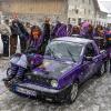 Bei Schneegestöber zogen die Narren durch Aichstetten. Rund 70 Gruppen waren beim Jubiläumssprung mit von der Partie. Die Bilder in unserer Galerie.