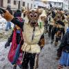Bei Schneegestöber zogen die Narren durch Aichstetten. Rund 70 Gruppen waren beim Jubiläumssprung mit von der Partie. Die Bilder in unserer Galerie.