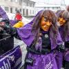 Bei Schneegestöber zogen die Narren durch Aichstetten. Rund 70 Gruppen waren beim Jubiläumssprung mit von der Partie. Die Bilder in unserer Galerie.