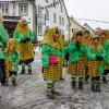 Bei Schneegestöber zogen die Narren durch Aichstetten. Rund 70 Gruppen waren beim Jubiläumssprung mit von der Partie. Die Bilder in unserer Galerie.