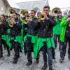 Bei Schneegestöber zogen die Narren durch Aichstetten. Rund 70 Gruppen waren beim Jubiläumssprung mit von der Partie. Die Bilder in unserer Galerie.
