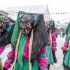 Bei Schneegestöber zogen die Narren durch Aichstetten. Rund 70 Gruppen waren beim Jubiläumssprung mit von der Partie. Die Bilder in unserer Galerie.