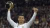 Den Fifa Ballon d'Or 2014 gewann Cristiano Ronaldo. Das Wahlverfahren des Weltfußballers hat sich 2016 übrigens geändert. Neben Trainern und Kapitänen stimmen seither auch Journalisten und Fans mit ab. Sie alle wählen aus einer Vorauswahl von elf Spielern.