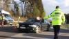 Eine gemeinsame Schwerpunktkontrolle haben Bundespolizei und Zoll auf das Autobahn A96 im Landkreis Lindau bei Sigmarszell durchgeführt. Im Visier hatten die Beamten vor allem illegale Einreisen und Schleuser, aber auch Drogen, Waffen und Schwarzgeld.