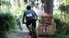 Zuerst mussten die 120 Dreier-Teams mit dem Mountainbike auf die Buchel radeln, dann mit dem Rennrad nach Fechsen düsen und schließlich ging es zu Fuß durch die Kernstadt. An vielen Stellen feuerten die Marktoberdorferinnen und Marktoberdorfer die Sportler an.