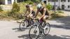Beim 32. Unterallgäuer Triathlon schwitzen am Samstag hunderte Teilnehmer.
Sieger Männer: Sieger Darren Alcock (TV Memmingen) in 02:03:23. Zweiter wurde Gian Gmünder aus der Schweiz (HomeOfTriathlon) in 02:05:36. Dritter wurde Fabian Warmdt (RSC Auto Brosch) in 02:10:16.
Sieger Frauen: Siegerin Sigrid Mutscheler (Ruhepuls40 - SG) in 02:17:0. Zweite wurde Sophie Steinhauser in 02:338:33 und Dritte wurde Franziska Gebele (BGO Racingteam) in 02:39:48.