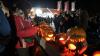 Viel los war beim diesjährigen Lichterfest in der Ortsmitte von Blaichach. Der Oberallgäuer Ort wurde mit Fackeln, Lichterketten und handgeschnitzten Kürbissen zum Leuchten gebracht.