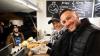 Mal so ordentlich den Bauch vollschlagen können sich die Besucher des Kaufbeurer Streetfoodfestivals auf dem Tänzelfestplatz.