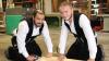 Mit Liebe zum Holz: Zimmerer Moritz Fink (rechts) ist Kammersieger geworden. Sein Chef Johannes Prinz hat ihn ausgebildet.
